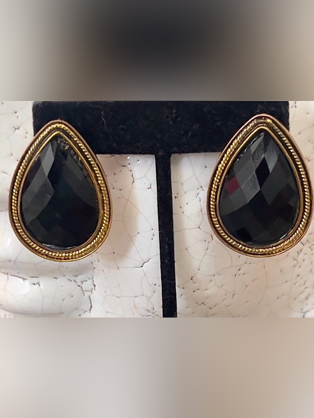 VTG MONET 1980s BLACK FACETED TEARDROP EARRINGS GOLD STIPPLED FINISH